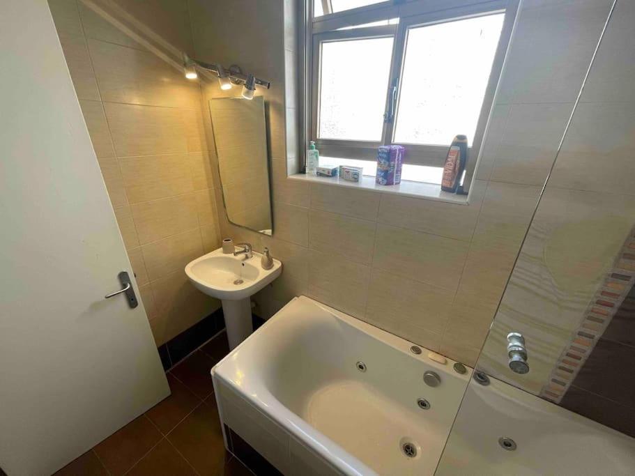 Gzira / Sliema Wifi & Ac ! Great Value & Location Apartment Luaran gambar